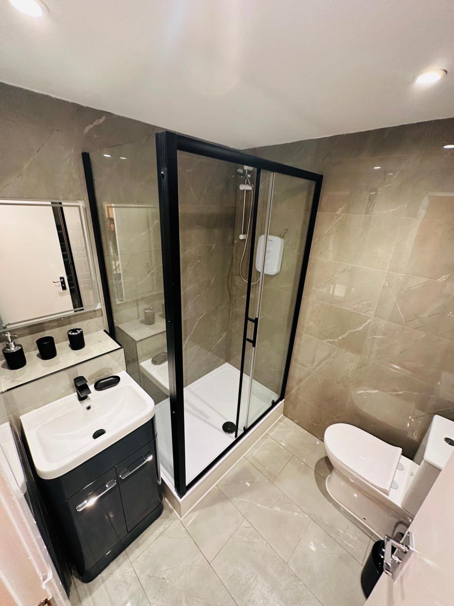 B - Newley Renovated Private Self-Contained Room In A Shared Apartment In Birmingham City Centre Ngoại thất bức ảnh